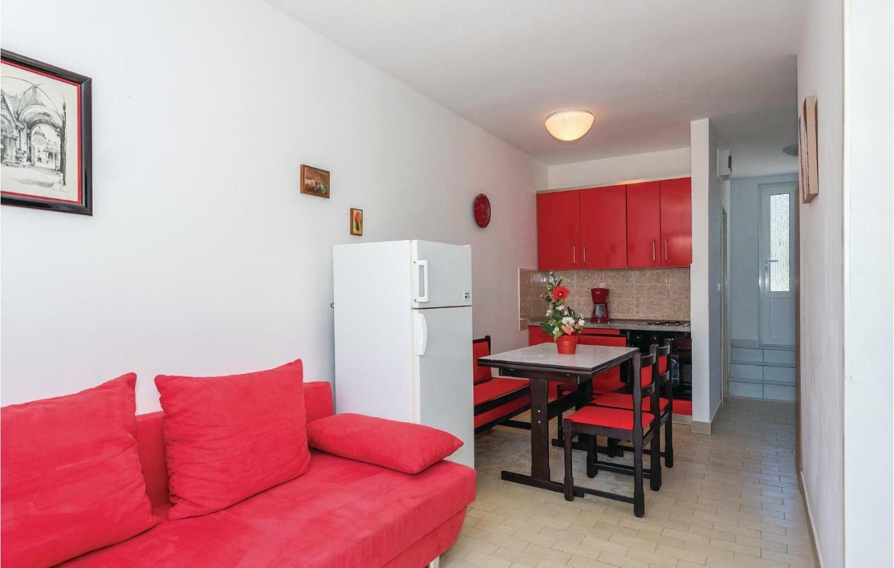 2 Bedroom Amazing Apartment In Rogoznica Rogoznica  Exterior photo